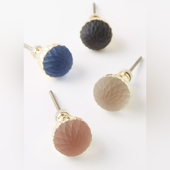 Lucinda Knobs - Picture 3 of 3